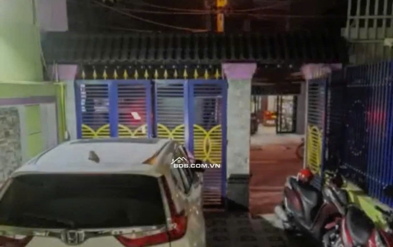 NHÀ BÁN CHÍNH CHỦ- NHÀ TRỐNG- DỄ XEM-THUẬN TIỆN KINH DOANH. LÀM VĂN PHÒNG